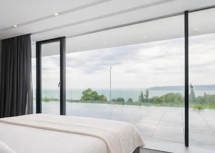 Hotel Lotus Event Center&rooms *