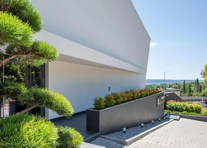 Hotel Lotus Event Center&rooms