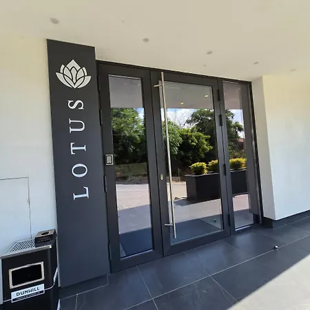 Lotus Hotel *